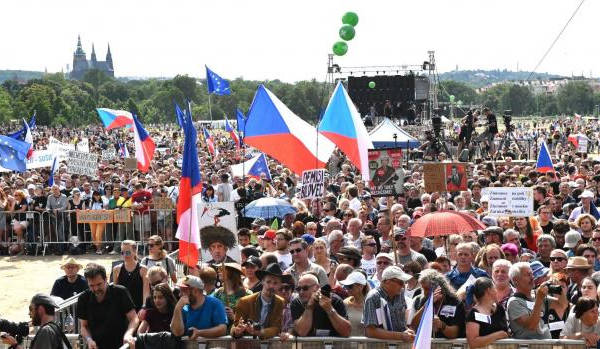 demonstrace na letne 2019 600