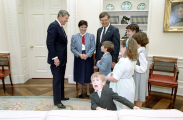 Curt Weldon and family in the Oval Office 600